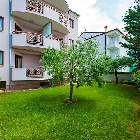 Apartments And Rooms Camaiore โรวีน ภายนอก รูปภาพ