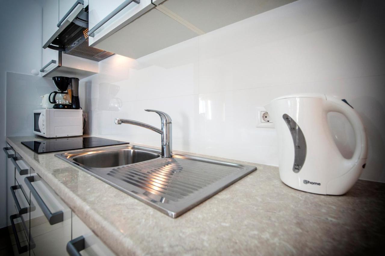 Apartments And Rooms Camaiore โรวีน ภายนอก รูปภาพ