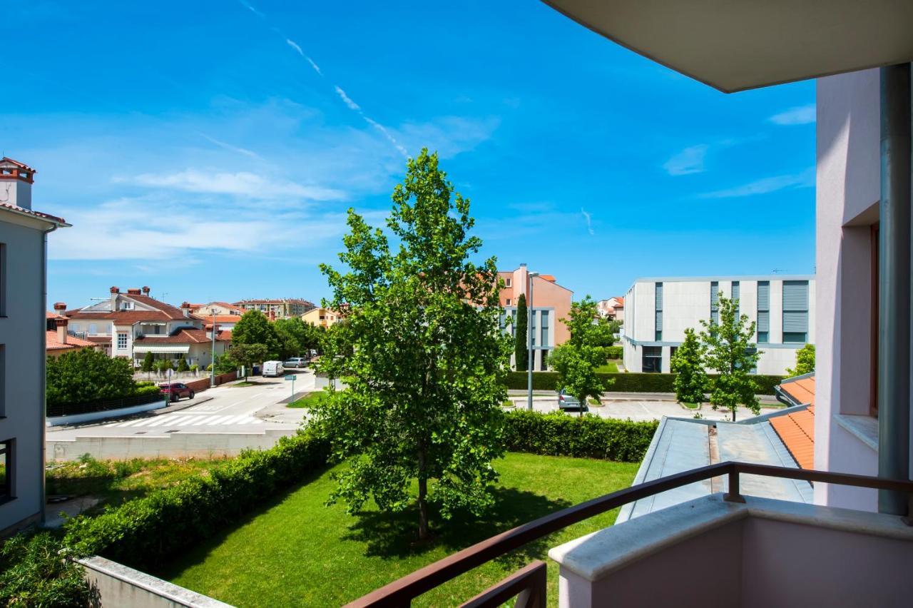 Apartments And Rooms Camaiore โรวีน ภายนอก รูปภาพ