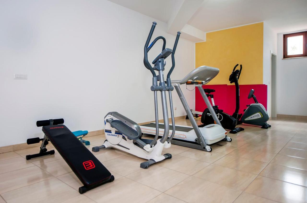 Apartments And Rooms Camaiore โรวีน ภายนอก รูปภาพ
