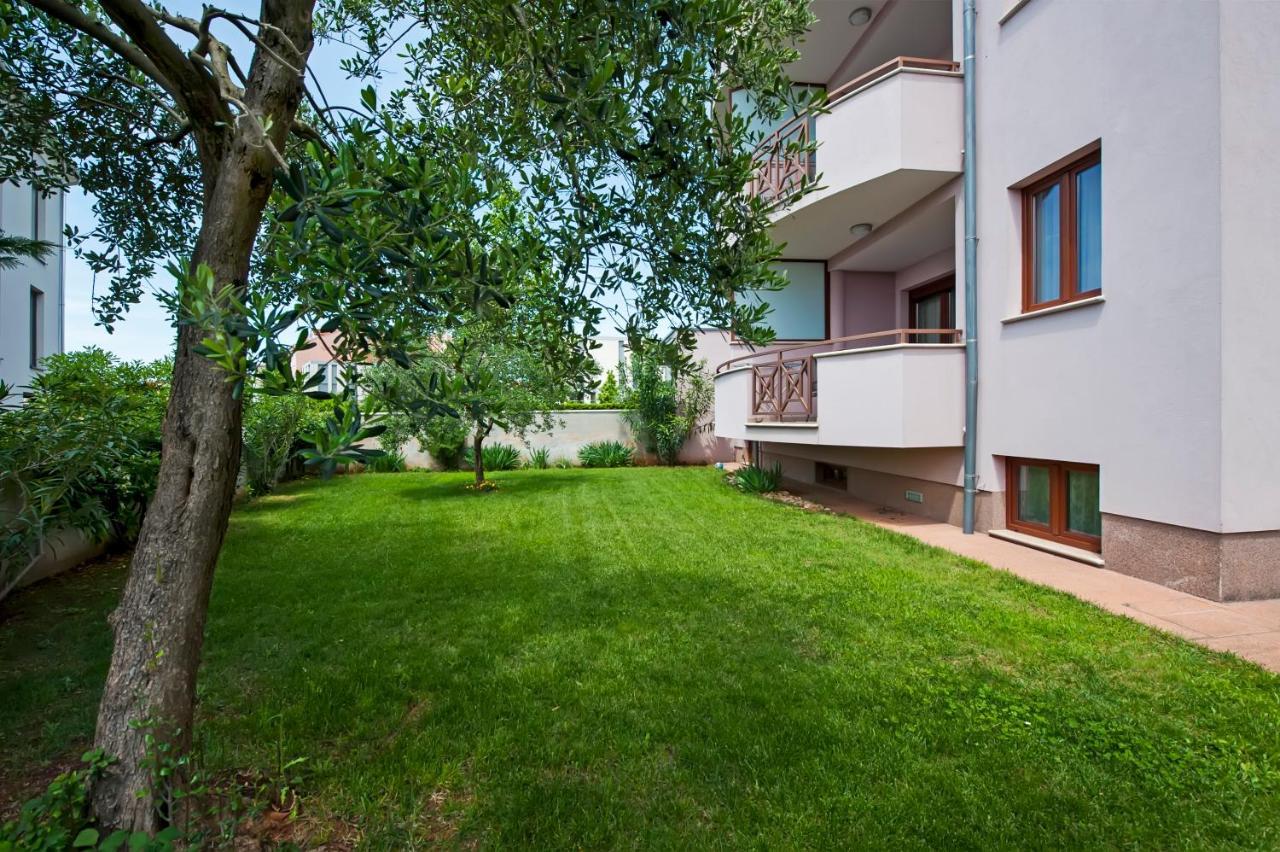 Apartments And Rooms Camaiore โรวีน ภายนอก รูปภาพ