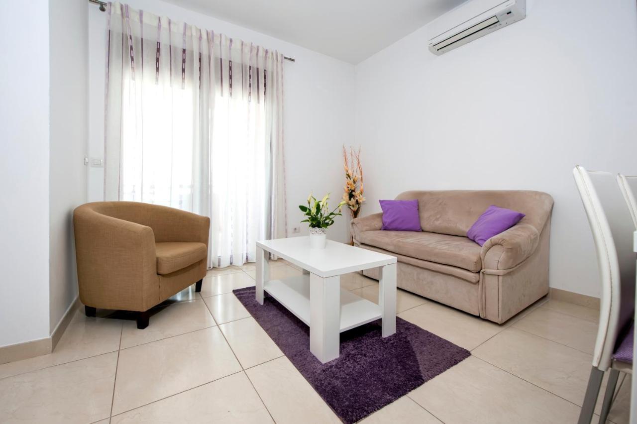 Apartments And Rooms Camaiore โรวีน ภายนอก รูปภาพ