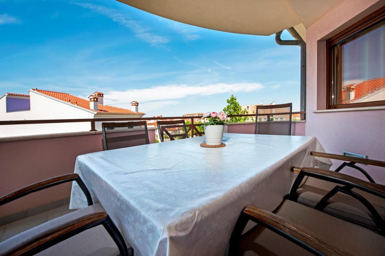 Apartments And Rooms Camaiore โรวีน ภายนอก รูปภาพ