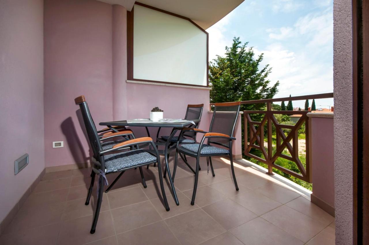 Apartments And Rooms Camaiore โรวีน ภายนอก รูปภาพ