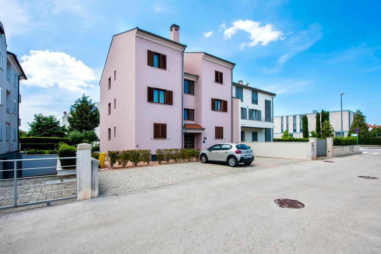 Apartments And Rooms Camaiore โรวีน ภายนอก รูปภาพ