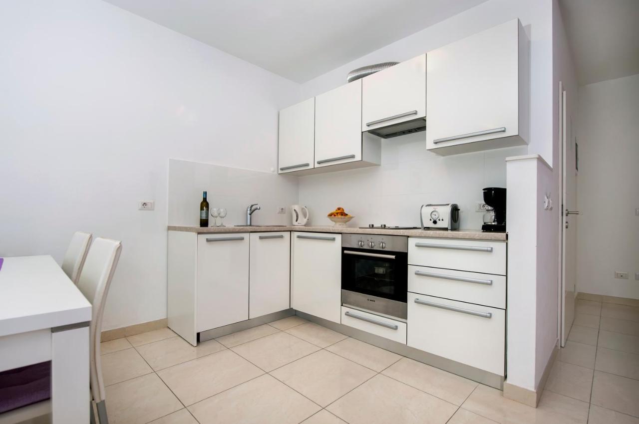 Apartments And Rooms Camaiore โรวีน ภายนอก รูปภาพ