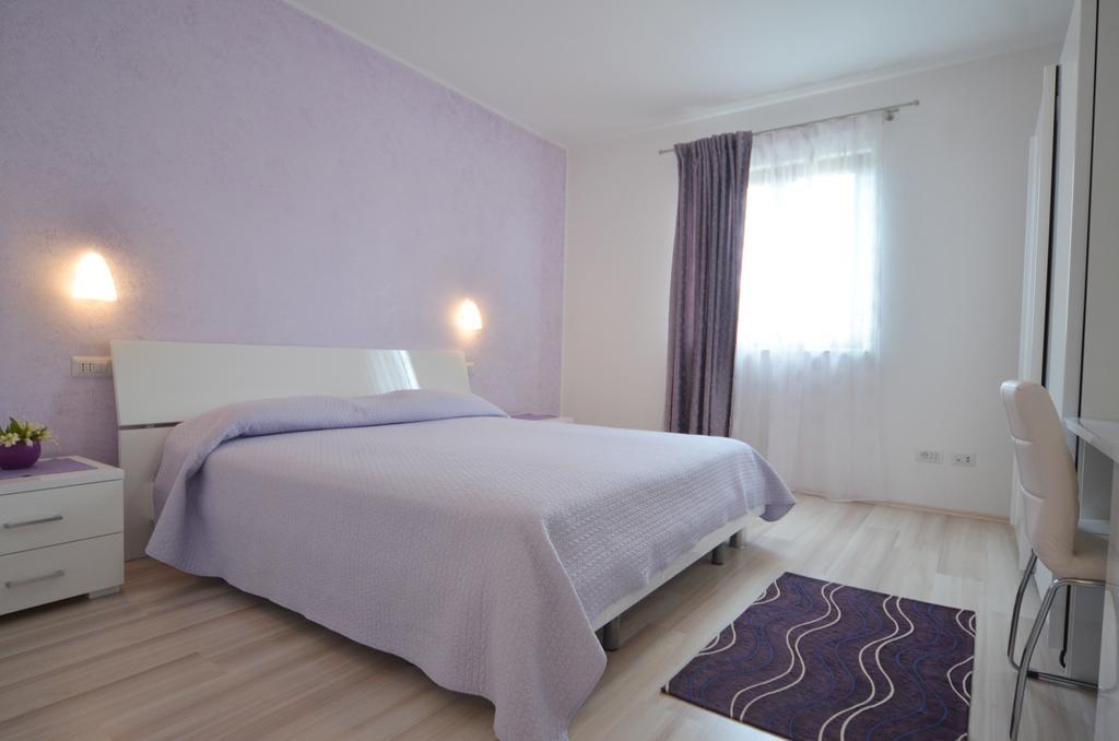 Apartments And Rooms Camaiore โรวีน ภายนอก รูปภาพ